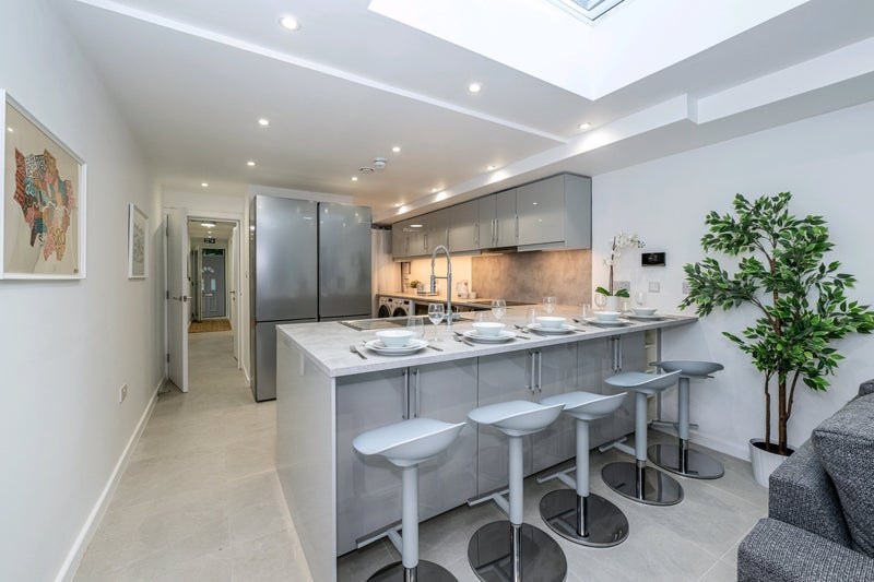 Room Falcon Grove in Greater London