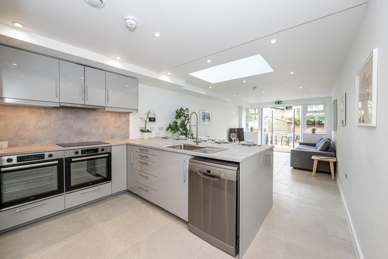 Room Falcon Grove in Greater London