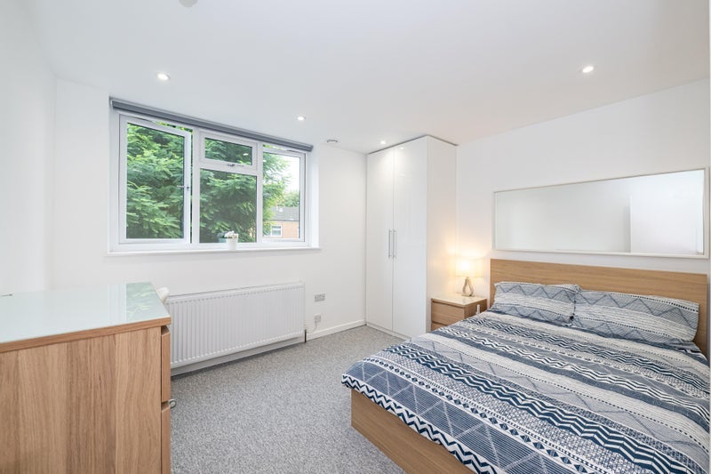Room Falcon Grove in Greater London