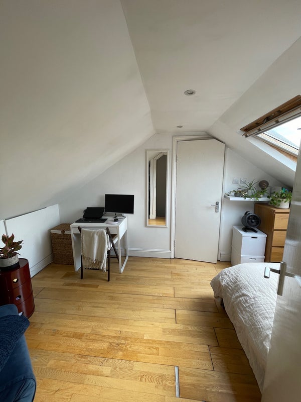 Room Belmont Road in Greater London
