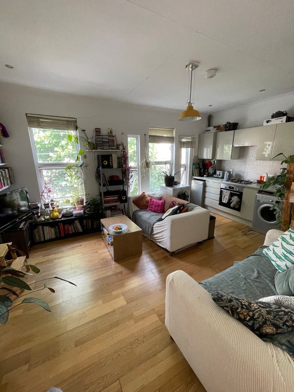 Room Belmont Road in Greater London