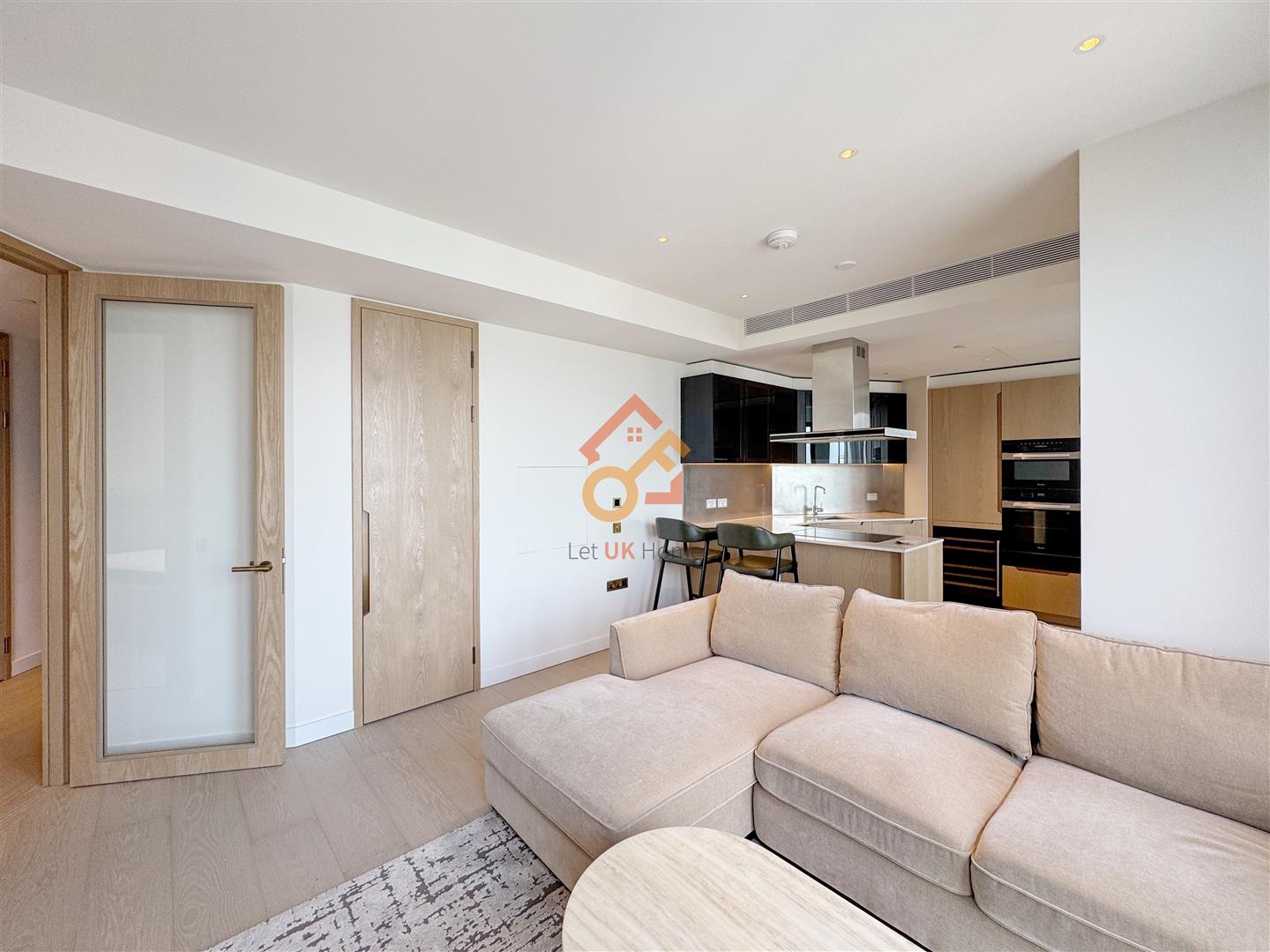 Flat Nine Elms Lane in Greater London