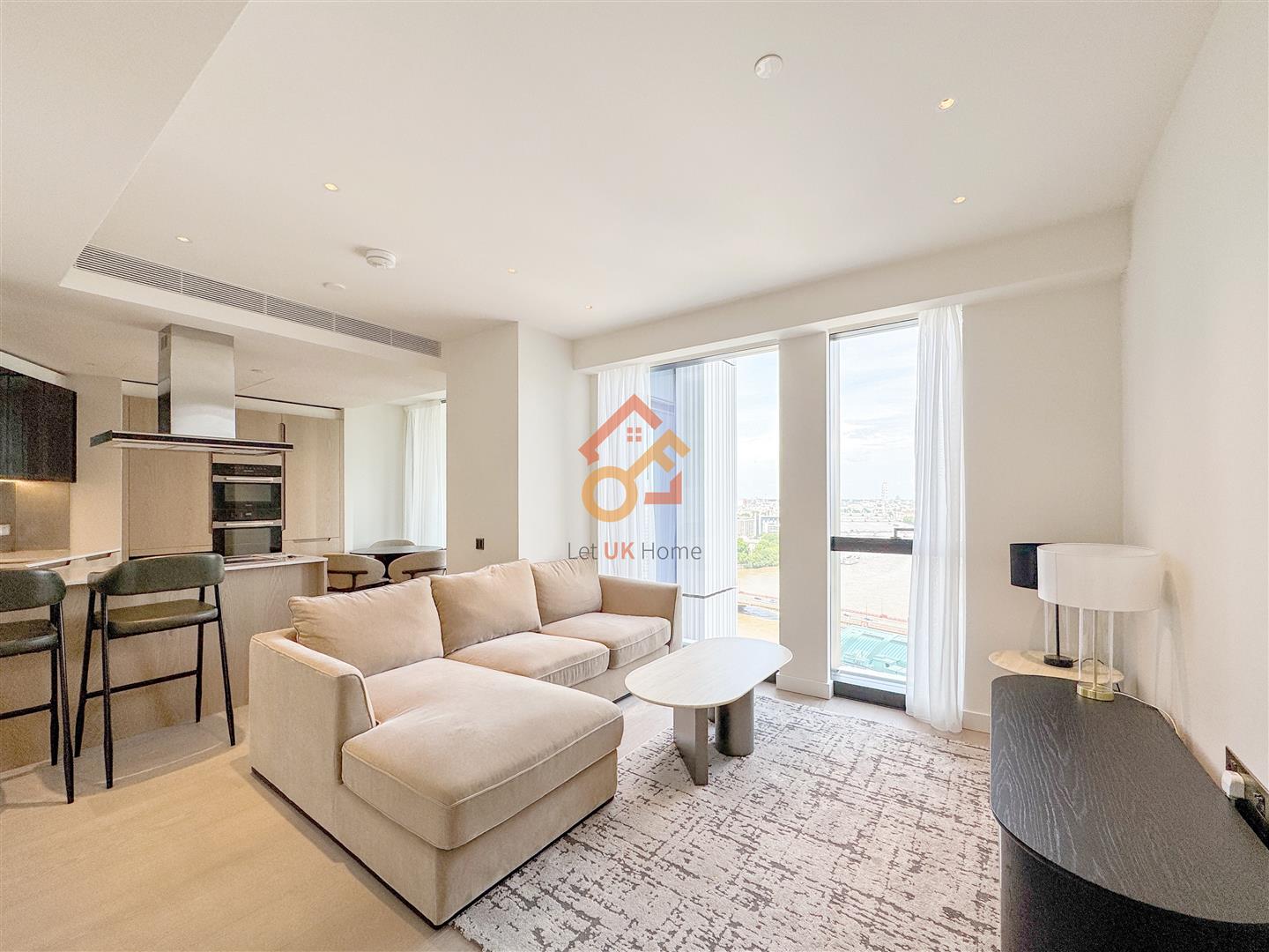 Flat Nine Elms Lane in Greater London