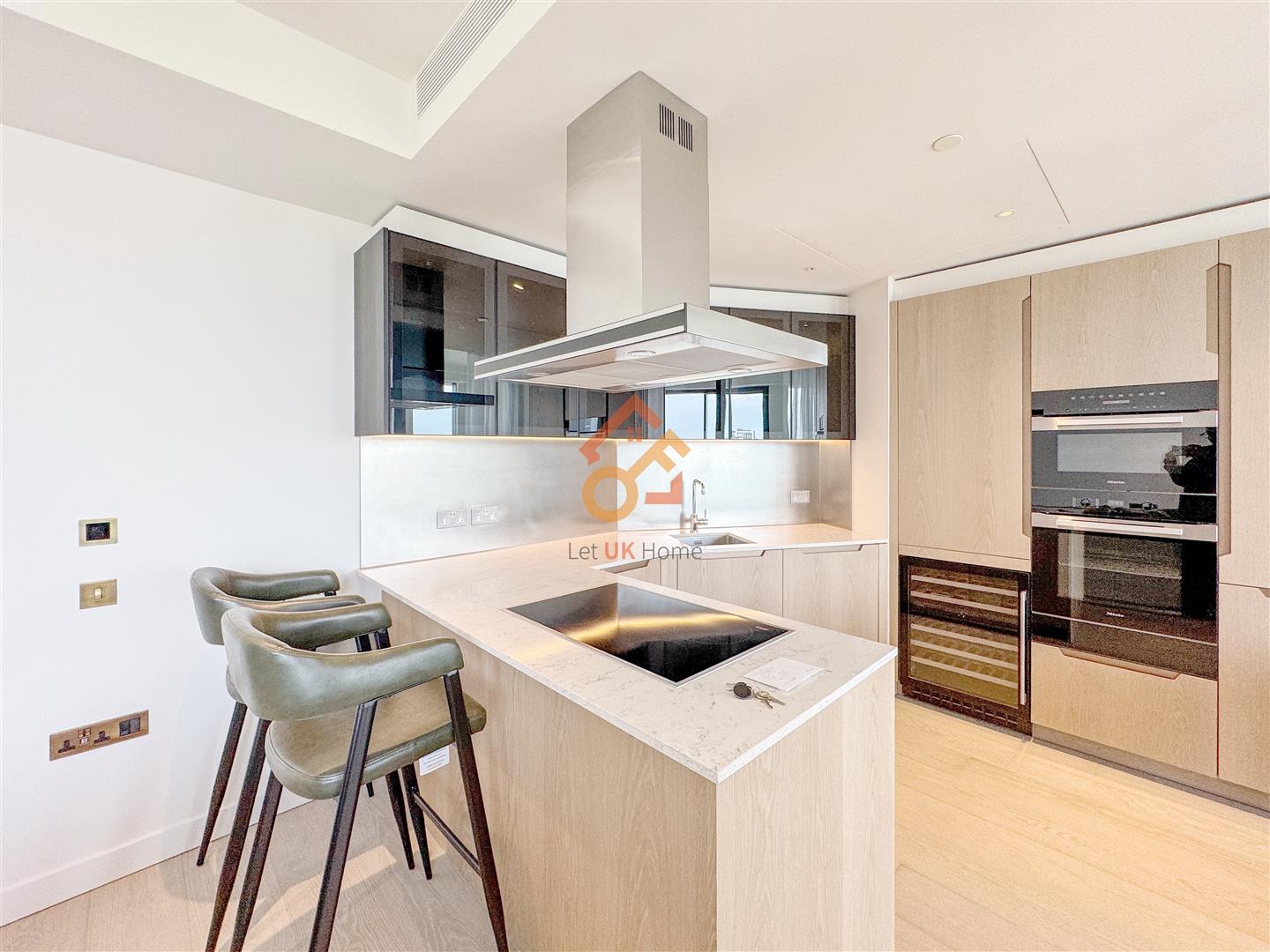 Flat Nine Elms Lane in Greater London