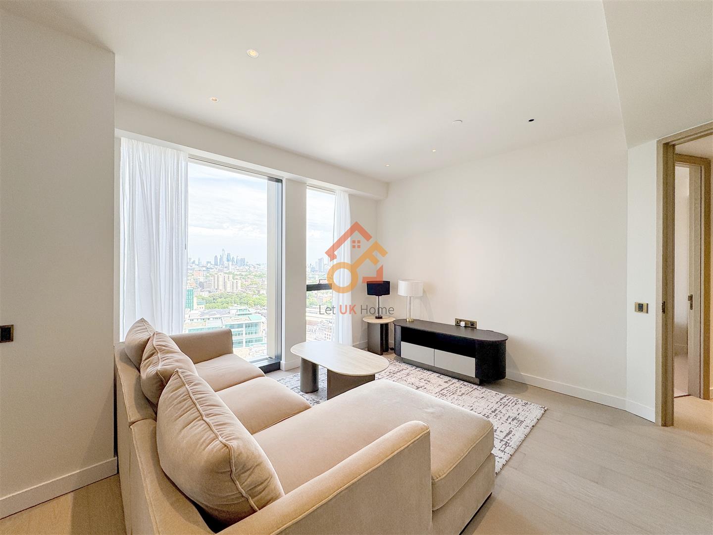 Flat Nine Elms Lane in Greater London