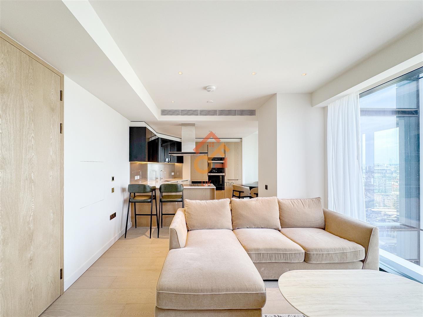 Flat Nine Elms Lane in Greater London