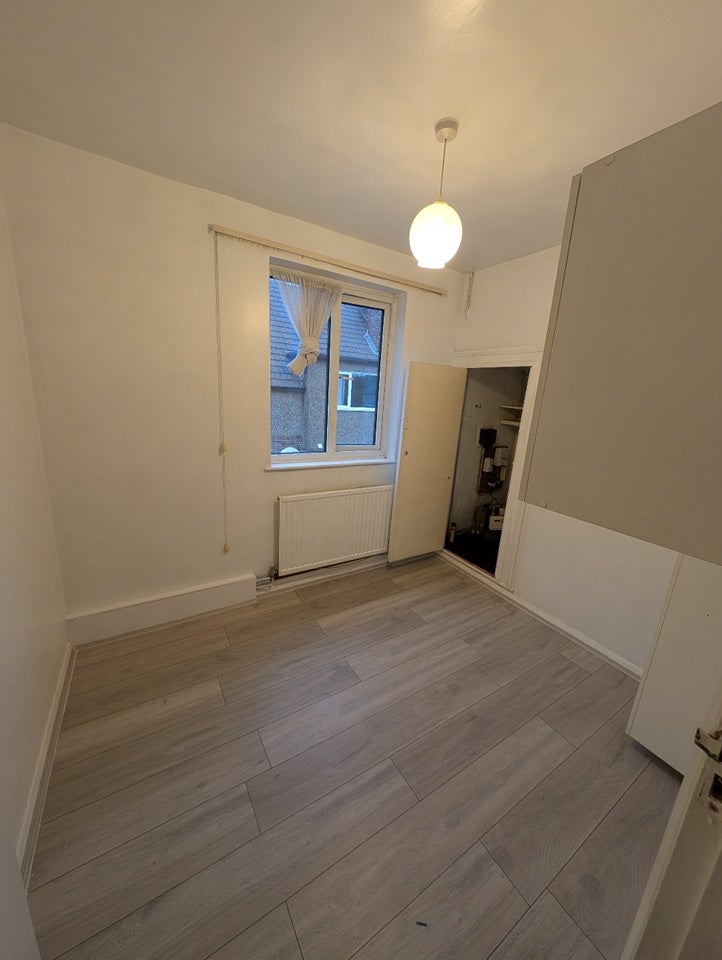 Flat Fenman Court in Greater London