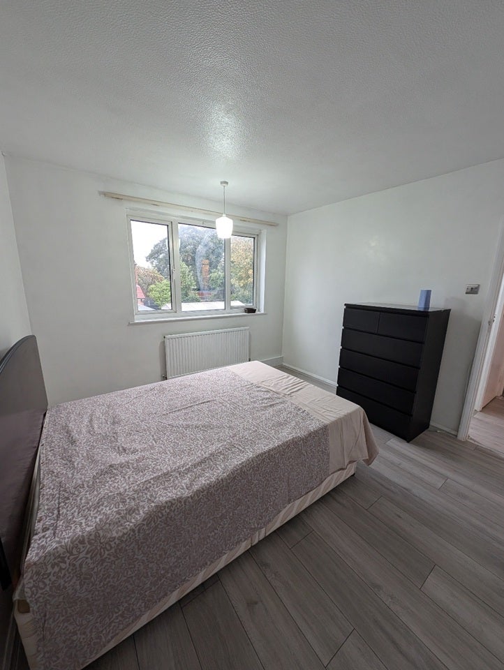 Flat Fenman Court in Greater London