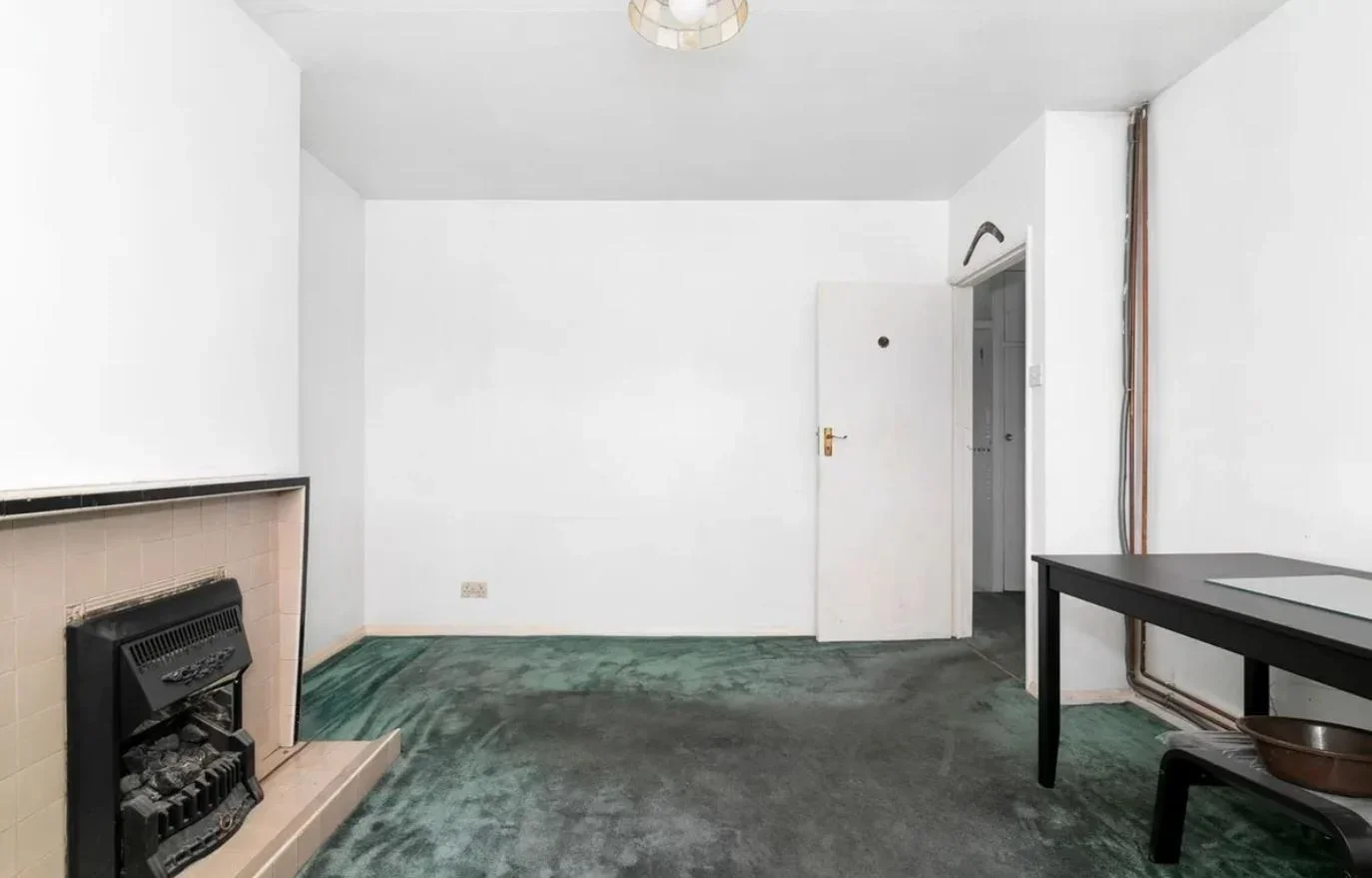 Flat Fenman Court in Greater London