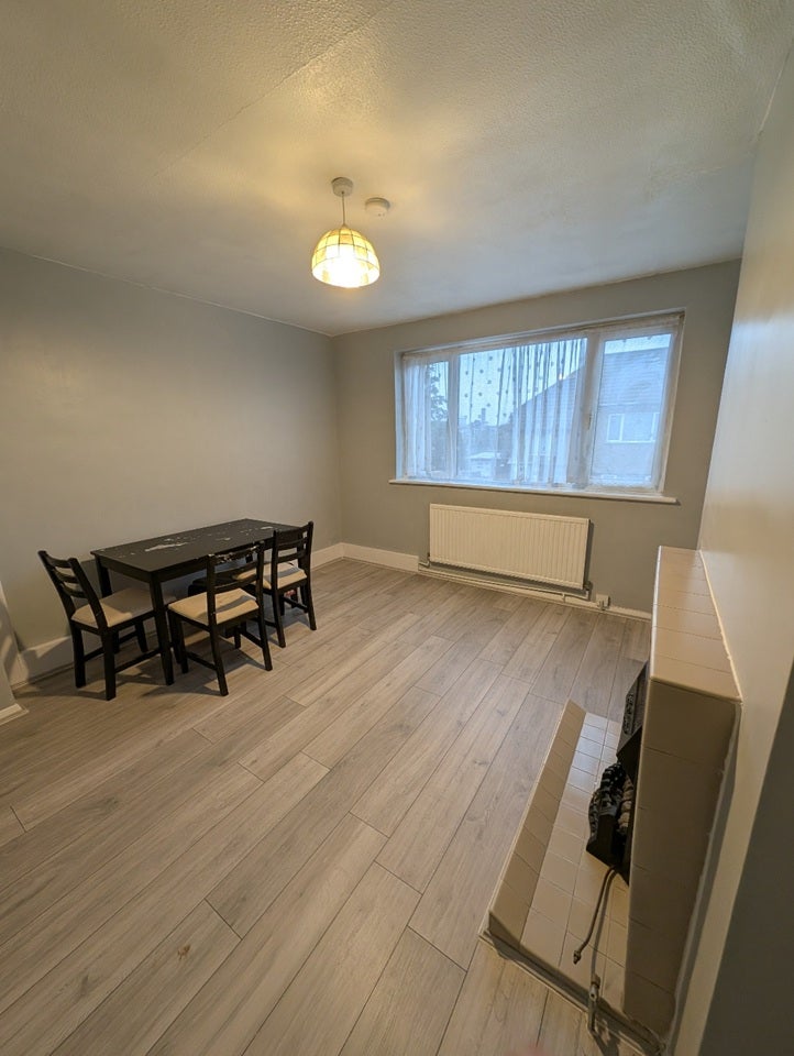 Flat Fenman Court in Greater London