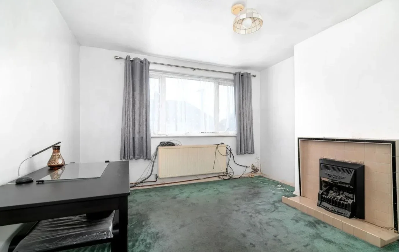 Flat Fenman Court in Greater London