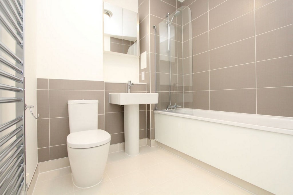 Room Globe Road in Greater London