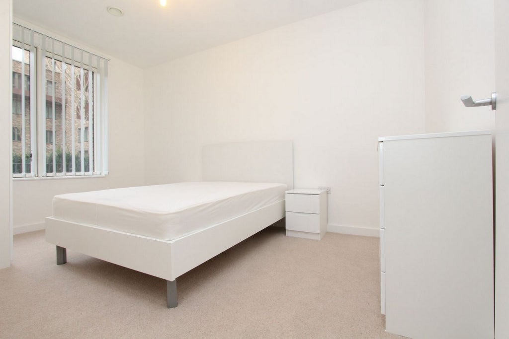 Room Globe Road in Greater London