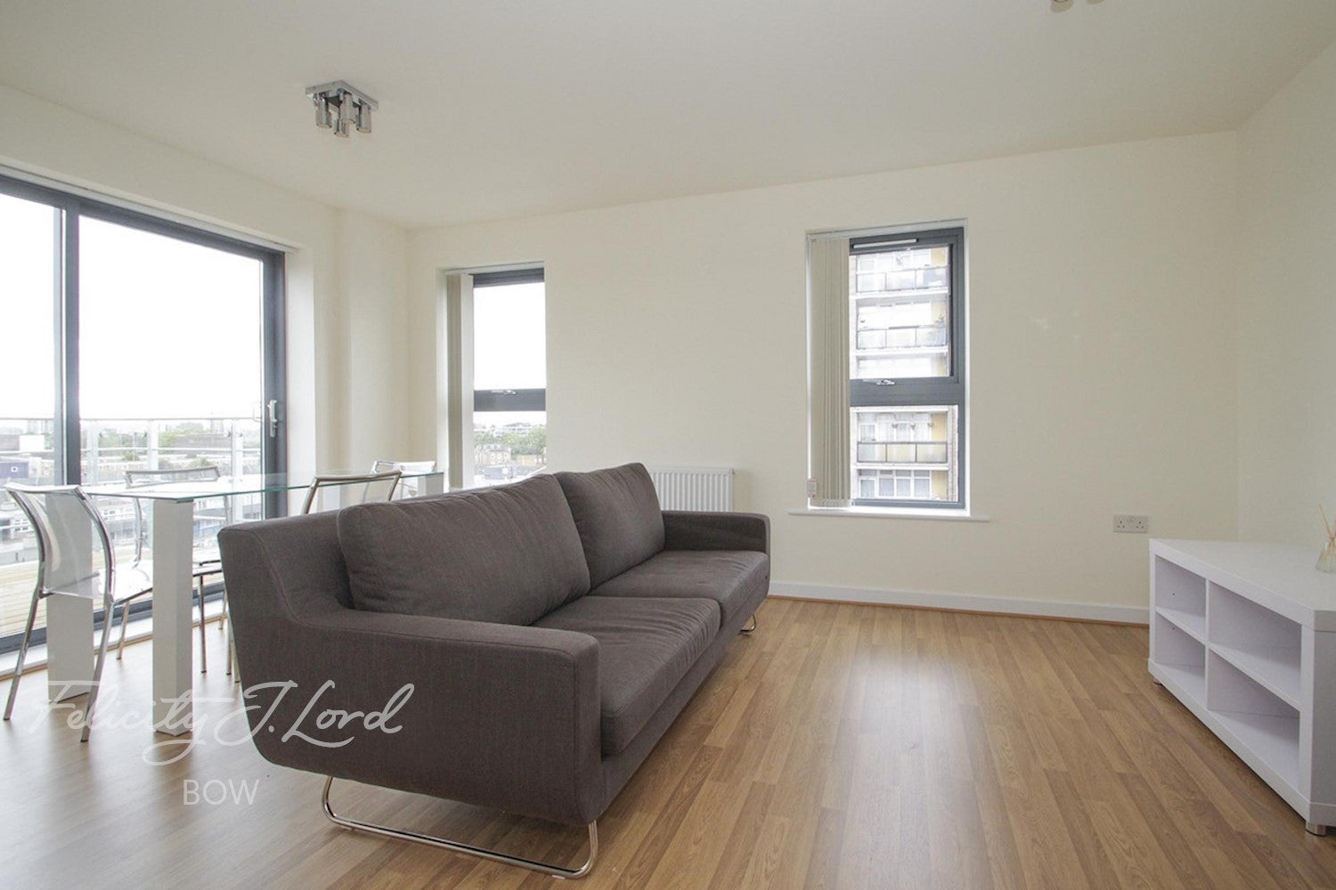 Flat Hamlets Way in Greater London