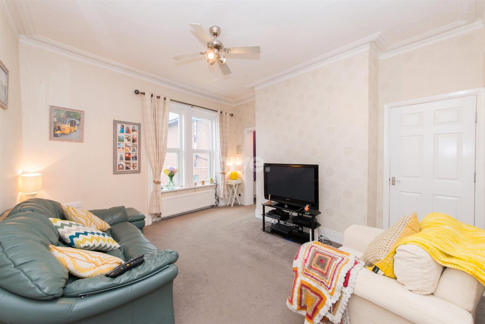 Flat Starbeck Avenue in Newcastle upon Tyne