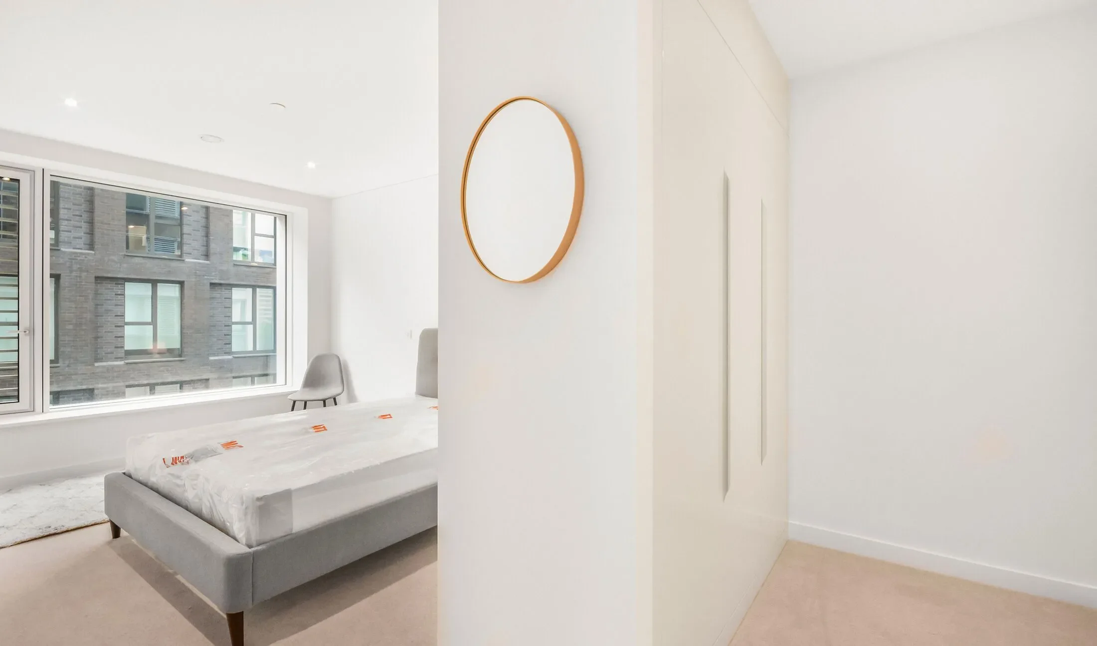 Flat Sayer Street in Greater London
