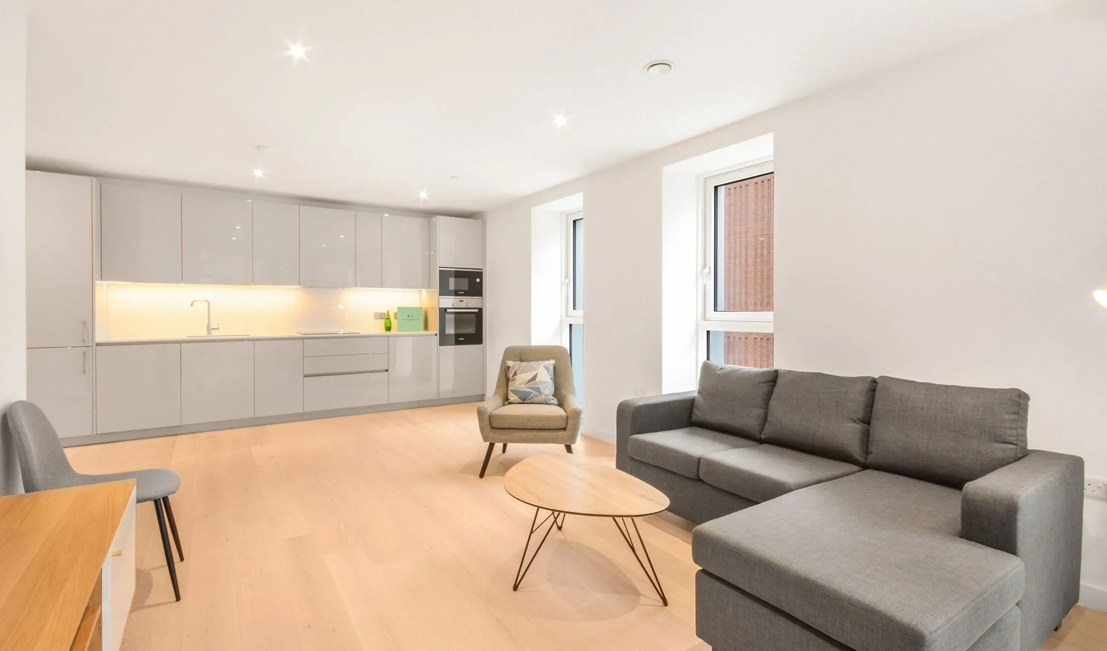 Flat Sayer Street in Greater London