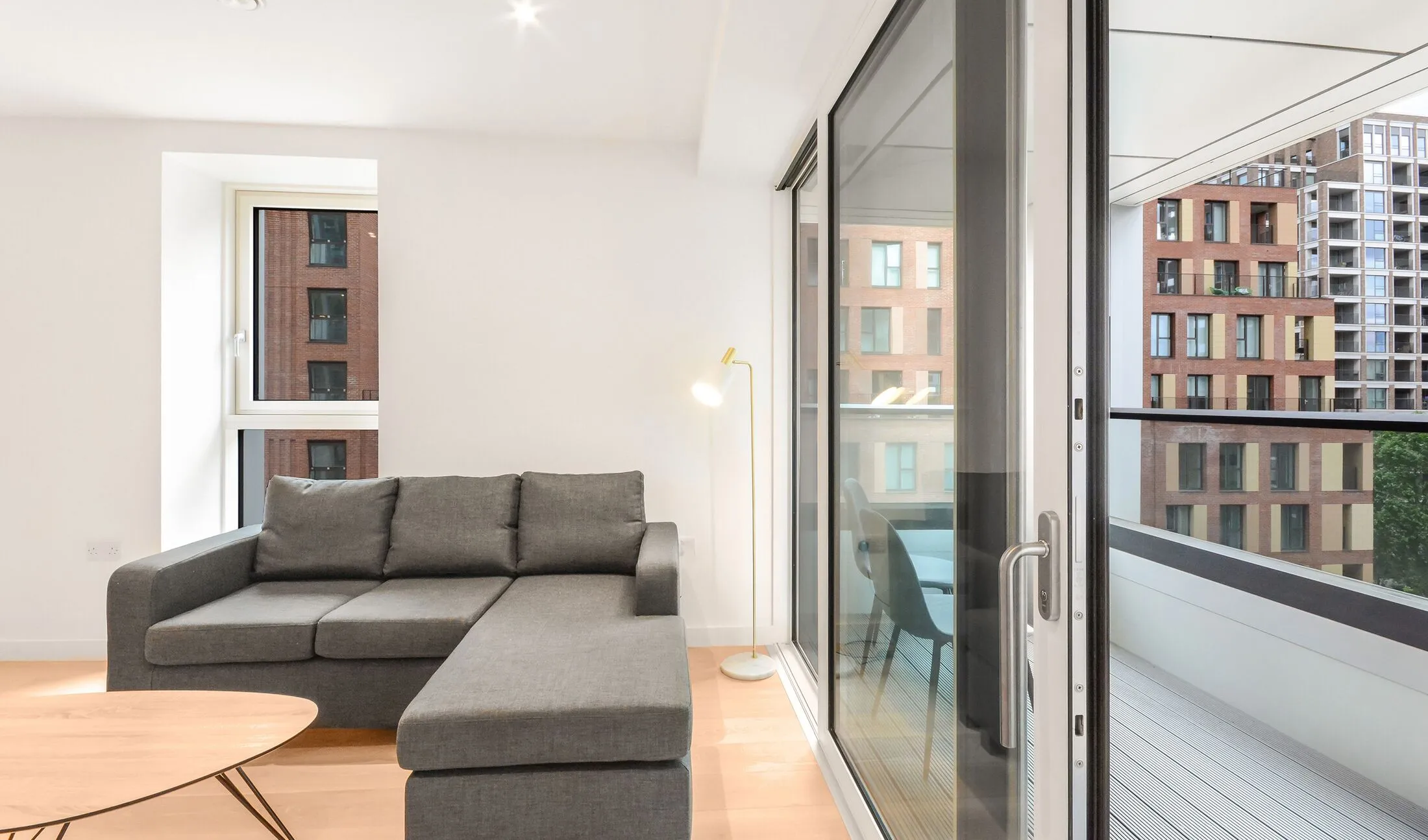 Flat Sayer Street in Greater London