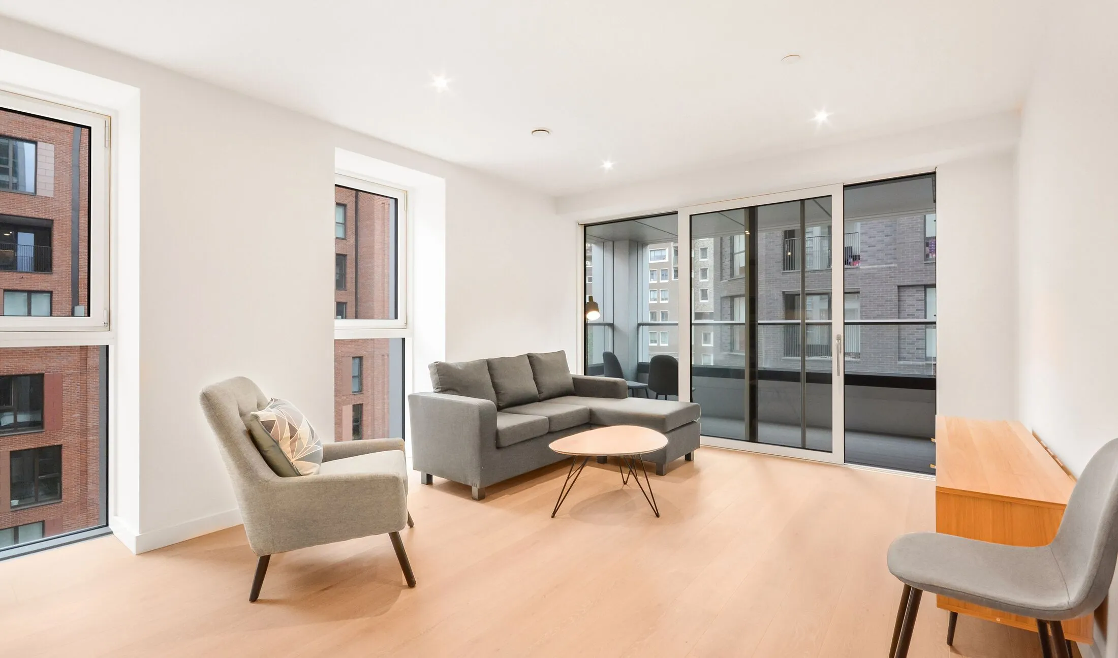 Flat Sayer Street in Greater London