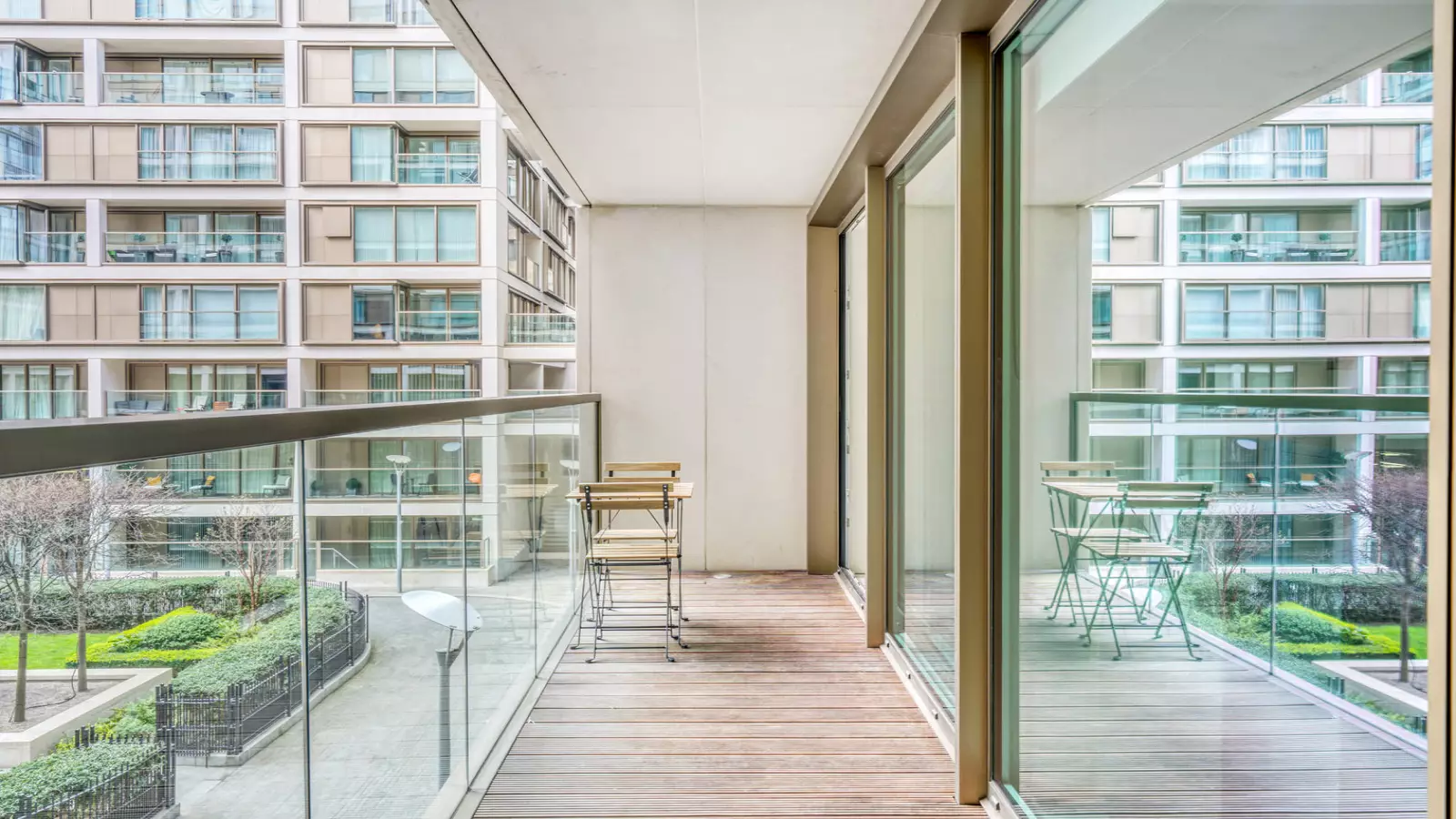 Flat Radnor Terrace in Greater London