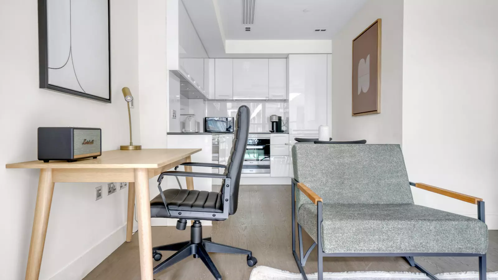 Flat Radnor Terrace in Greater London
