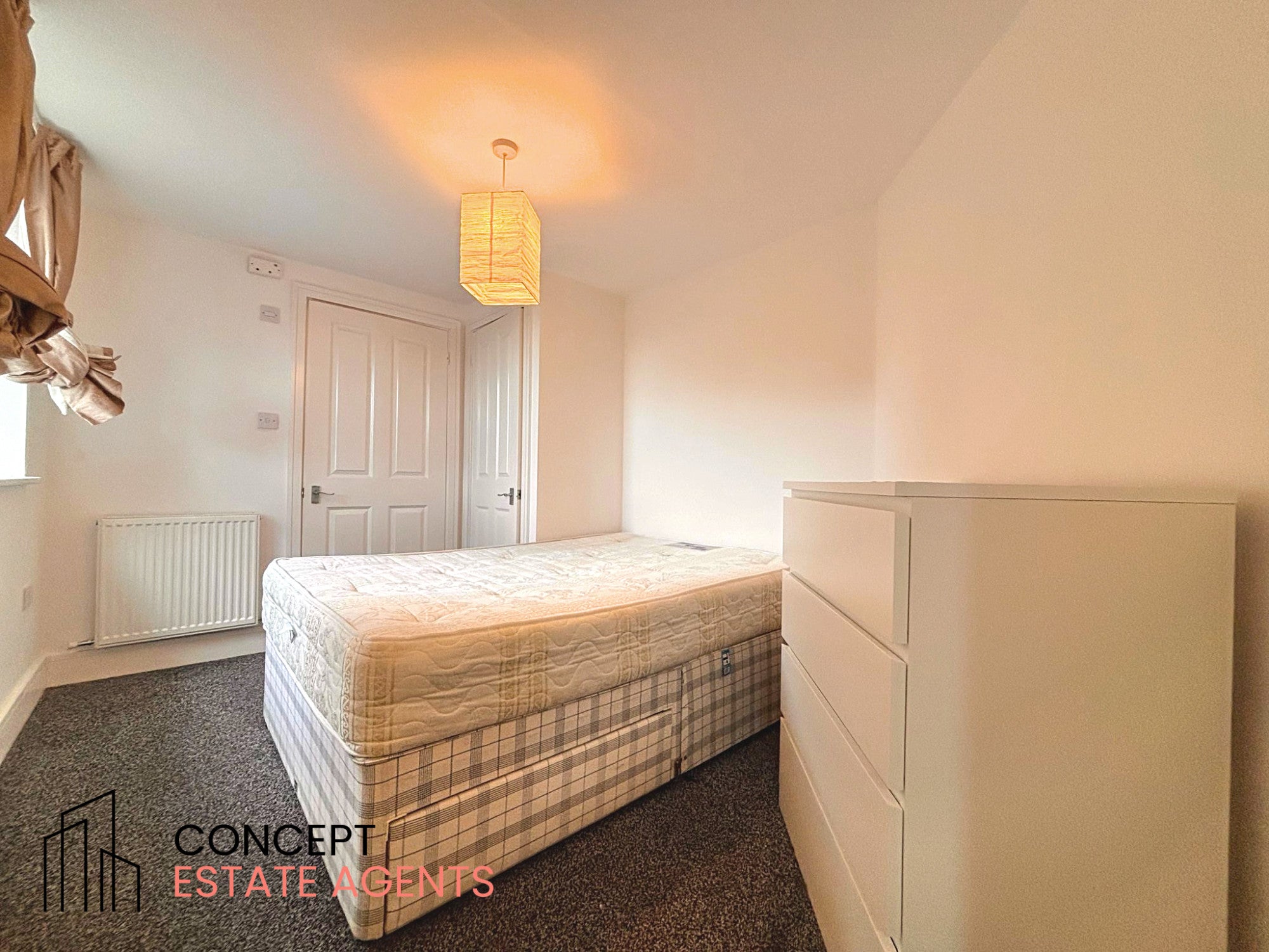 Flat Paradise Road in Greater London
