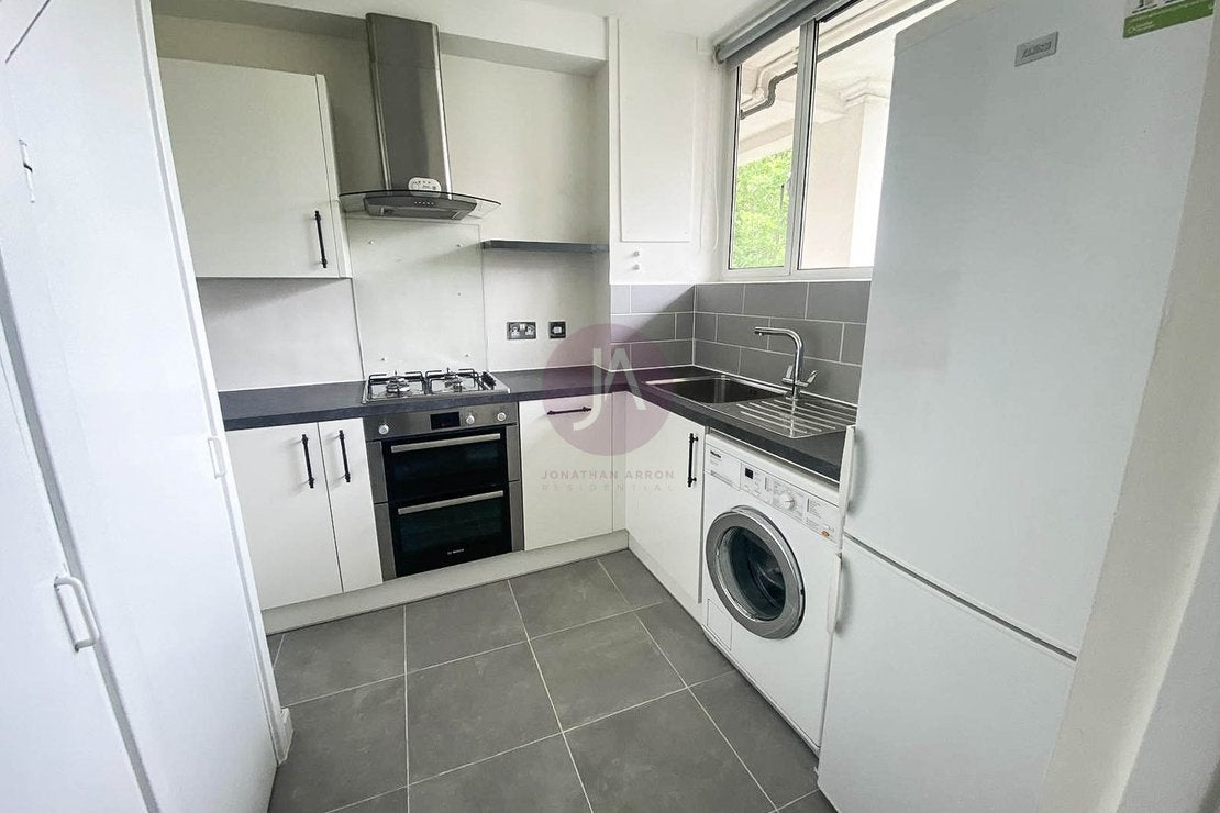 Flat Dorman Way in Greater London