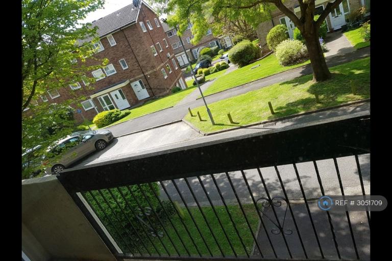 Flat Denham Close in Maidenhead