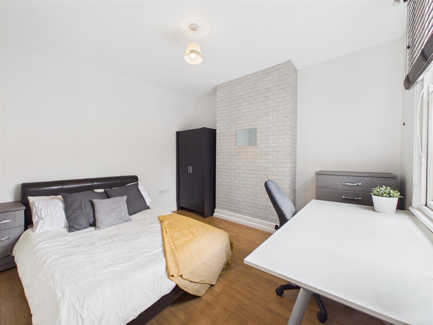 Flat Ashby Road in Charnwood