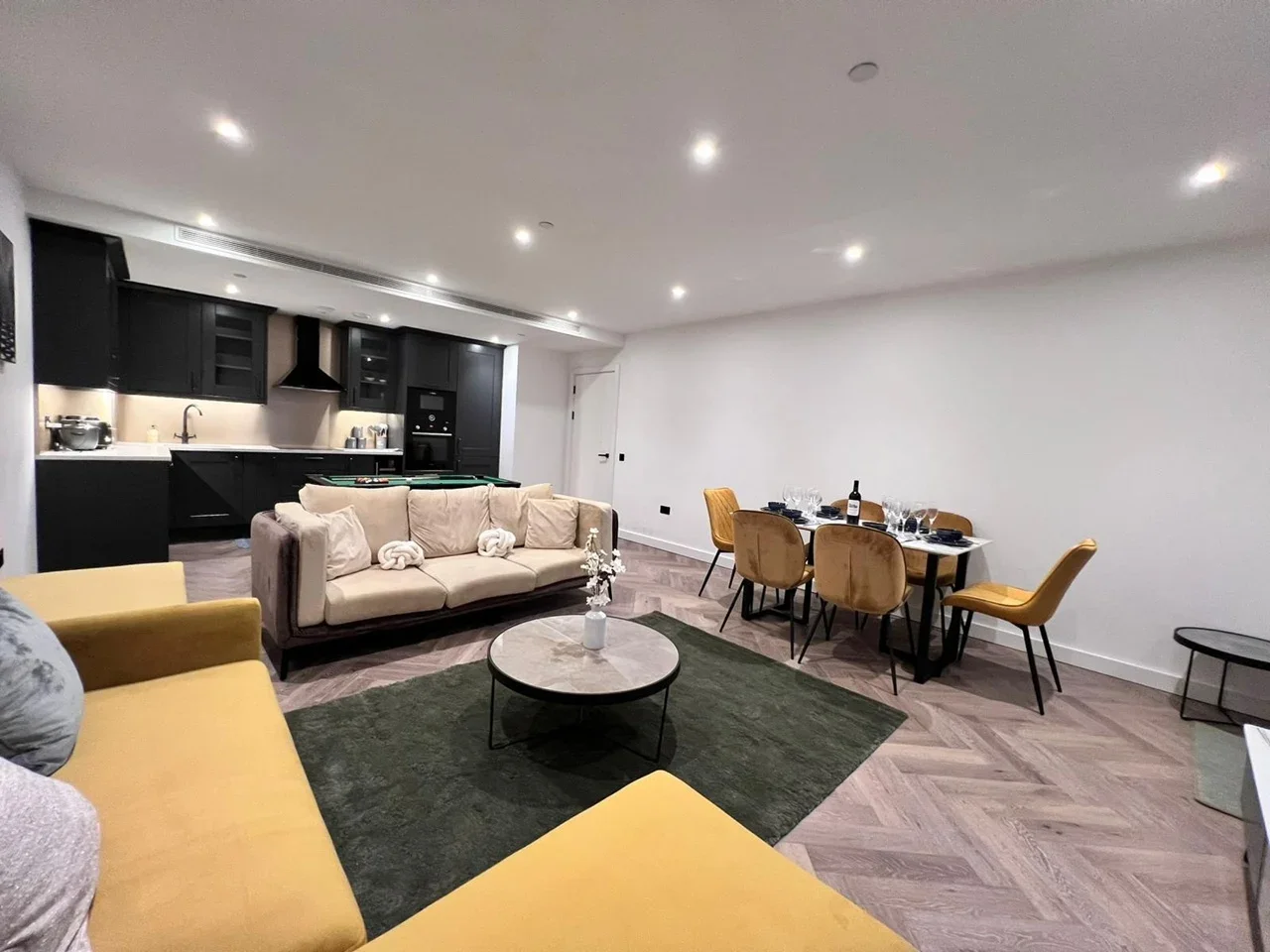 Flat Merino Gardens in Greater London