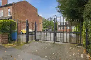 Flat Longley Lane in Manchester