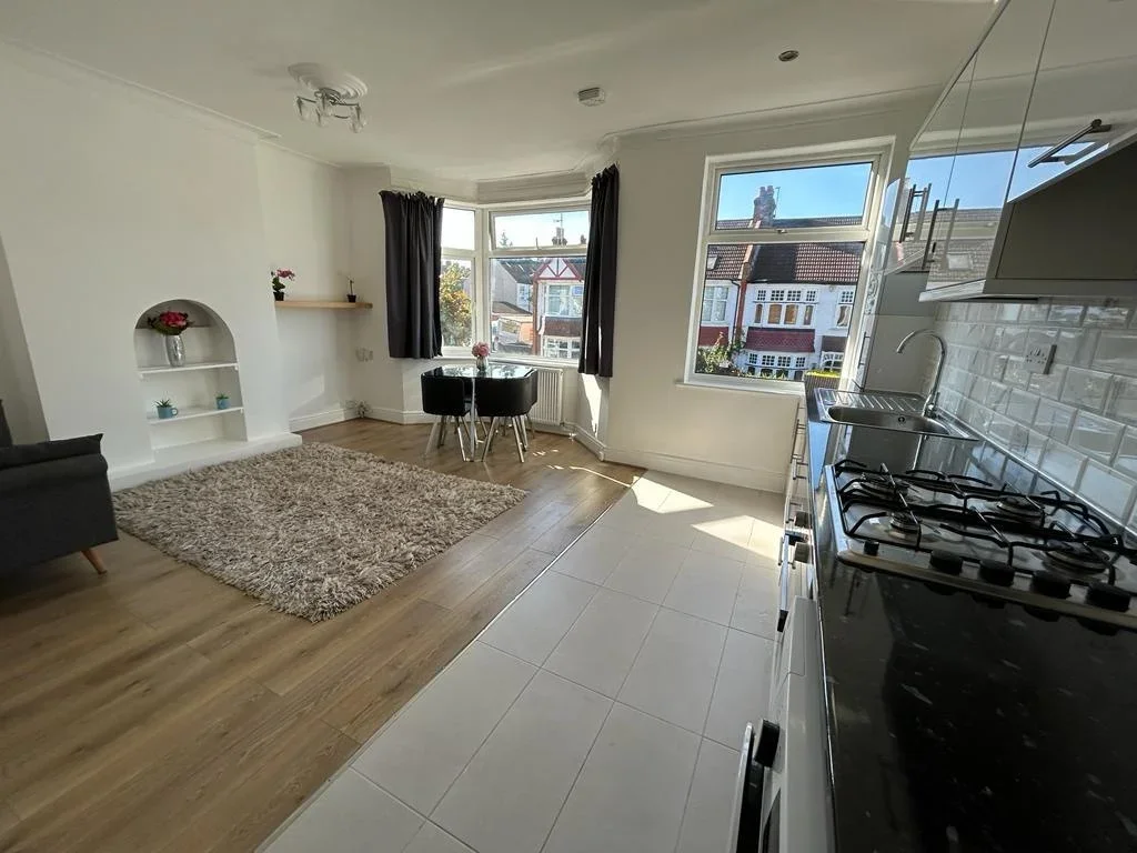 Flat Sussex Road in Greater London