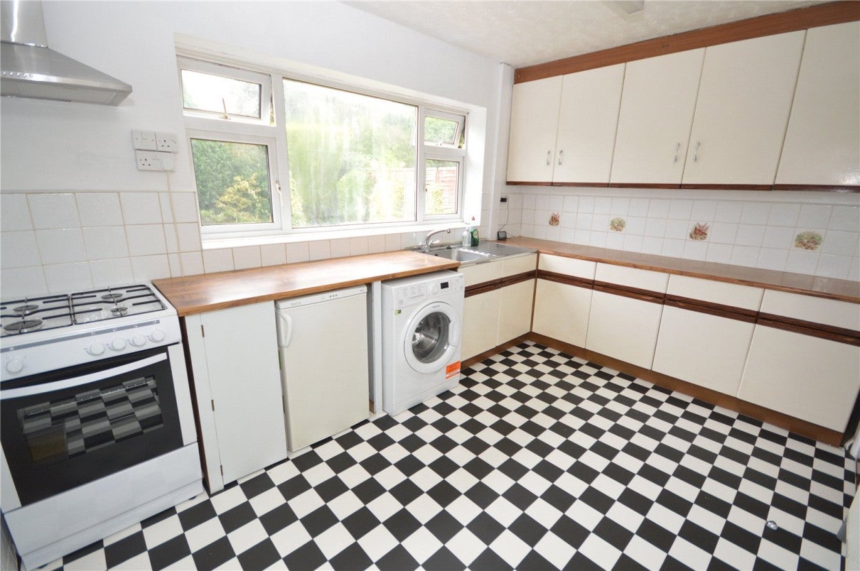 House Stanmore Crescent in Luton