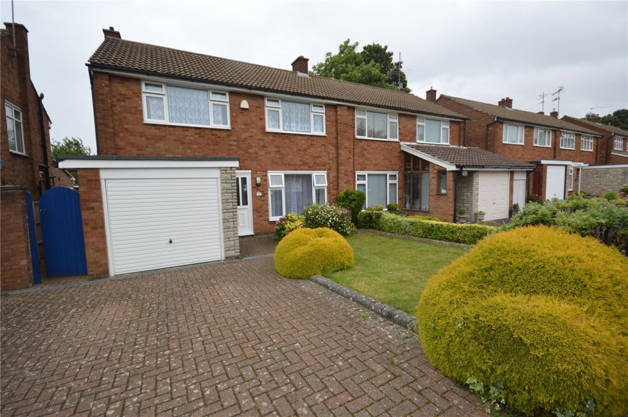 House Stanmore Crescent in Luton