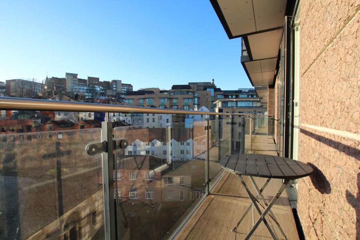 Flat Lewins Mead in Bristol