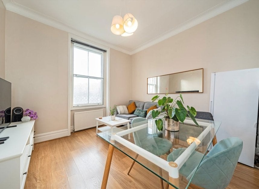 Flat Elgin Avenue in City of Westminster