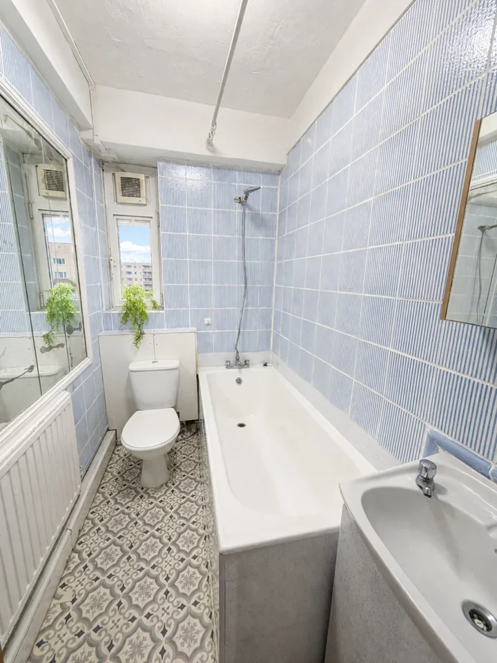 Flat Bronti Close in Greater London