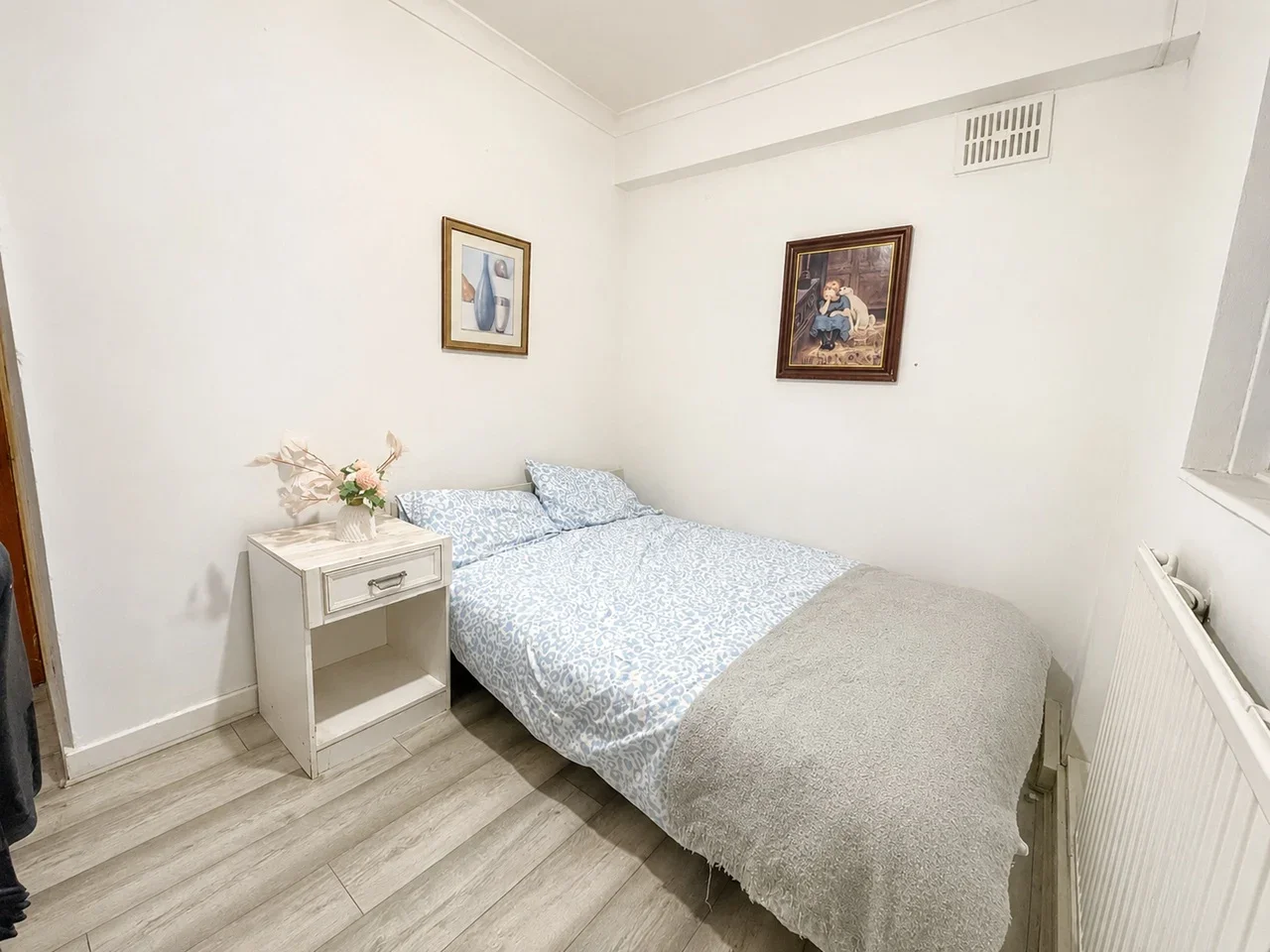 Flat Bronti Close in Greater London