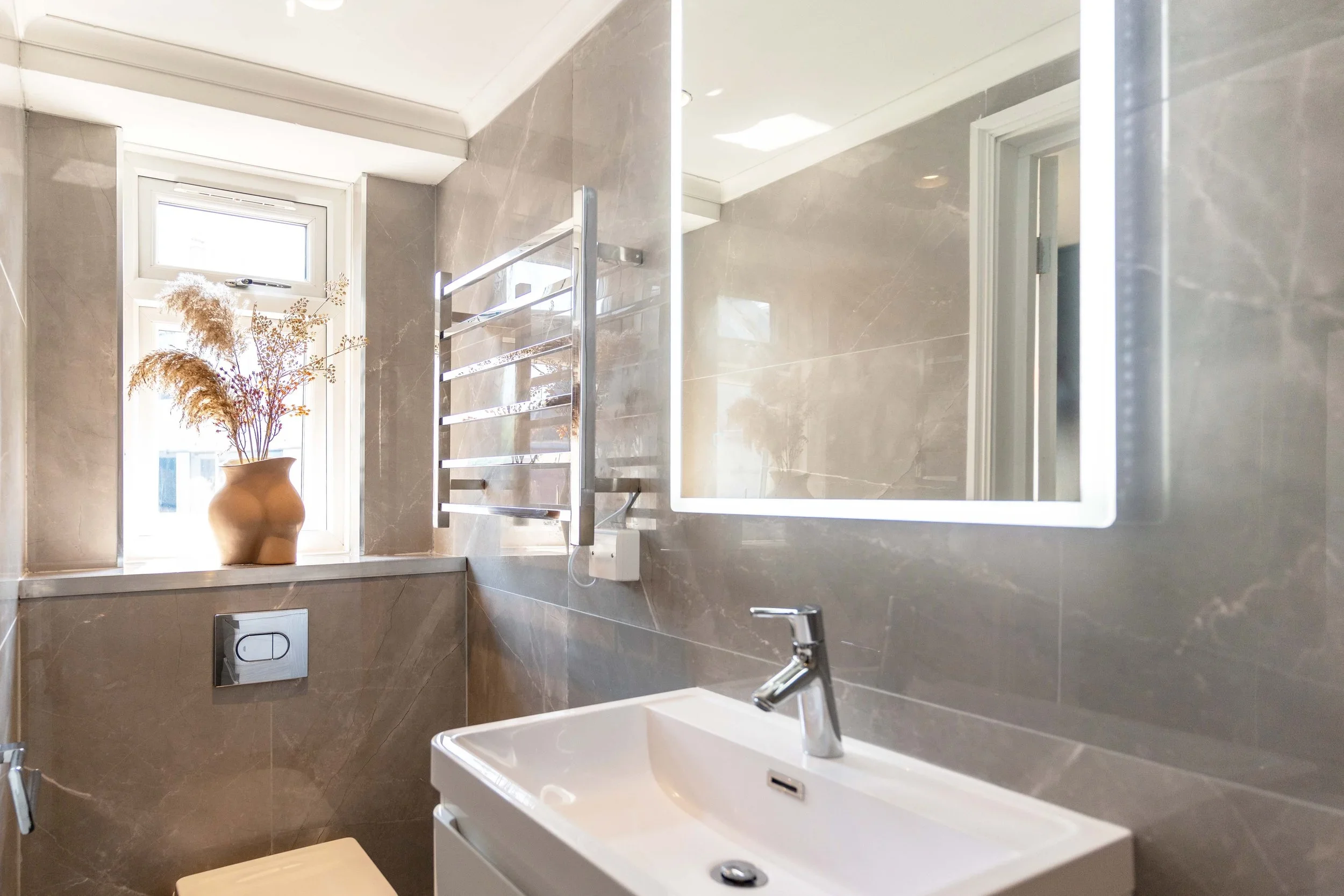 Flat Bath Road in Greater London