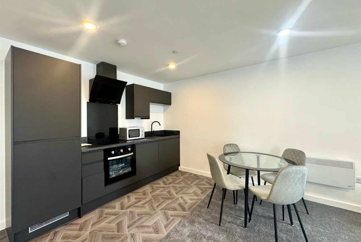 Flat Tulip Crescent in Loughborough