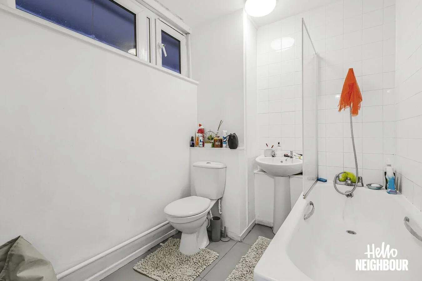 Flat Pedworth Gardens in Greater London
