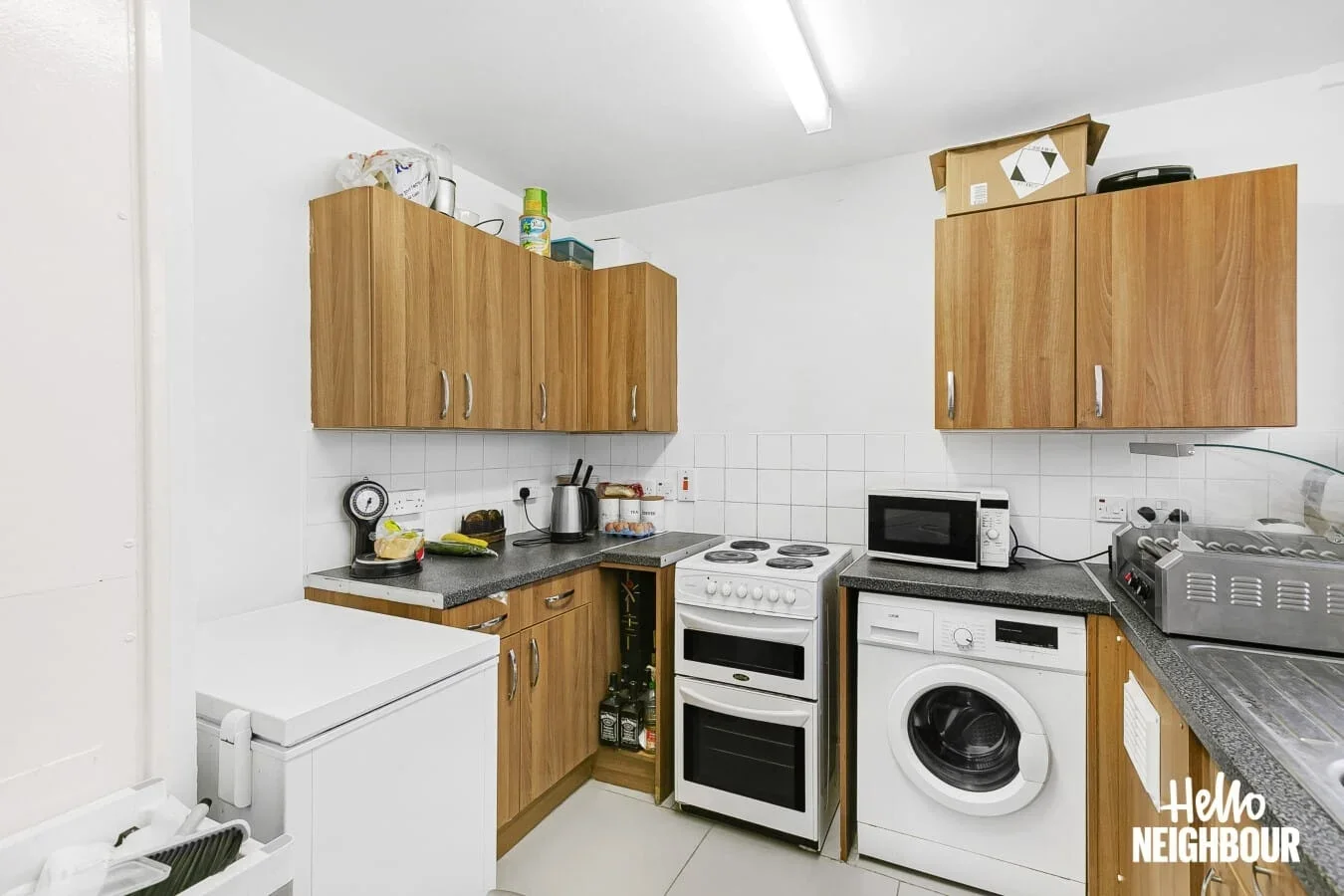 Flat Pedworth Gardens in Greater London
