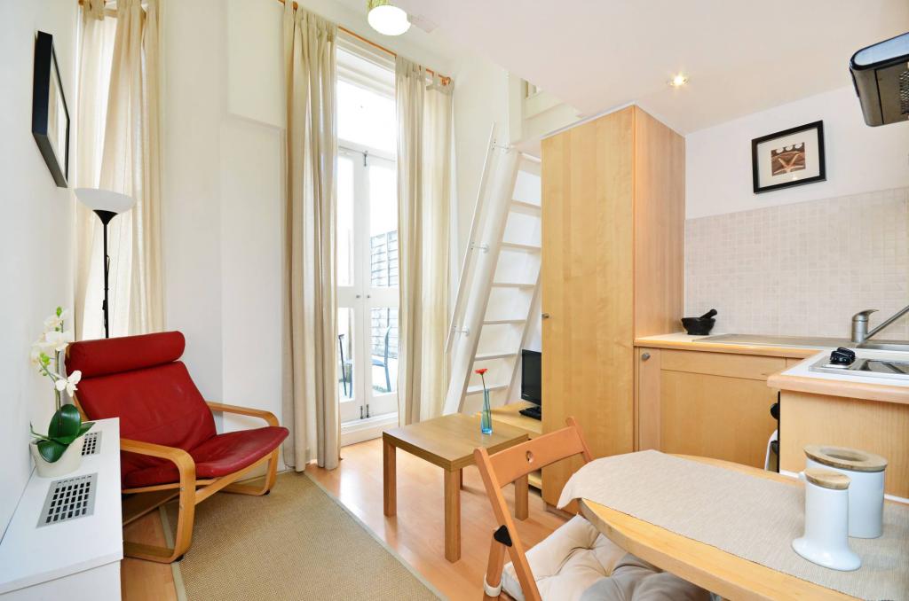 Flat Fairholme Road in Greater London