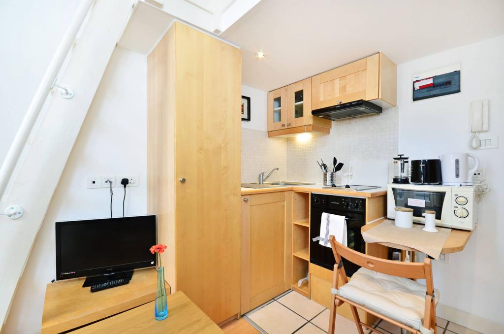 Flat Fairholme Road in Greater London