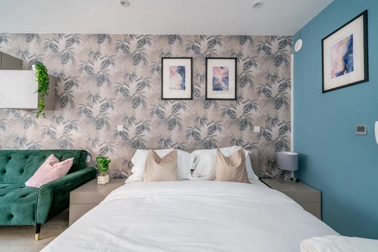 Flat Lymington Road in Greater London