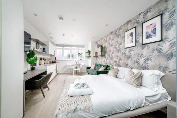 Flat Lymington Road in Greater London