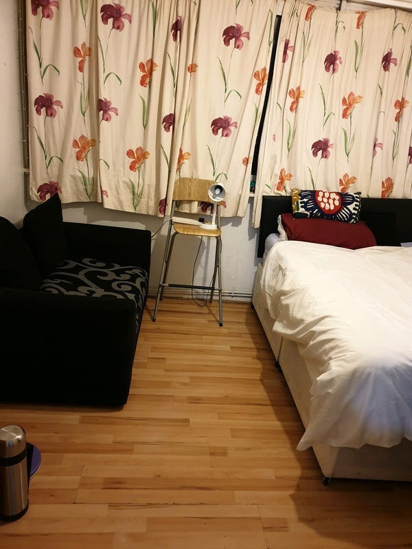 Room Peace Street in Greater London