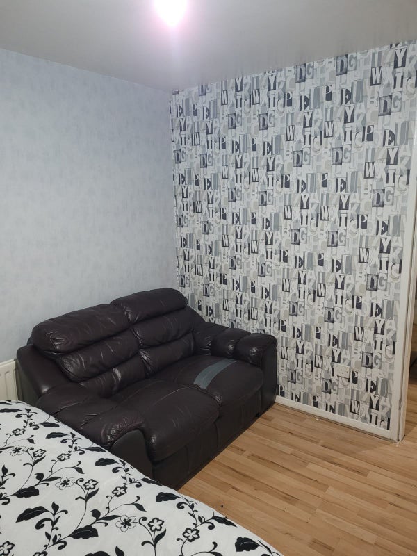 Room Peace Street in Greater London