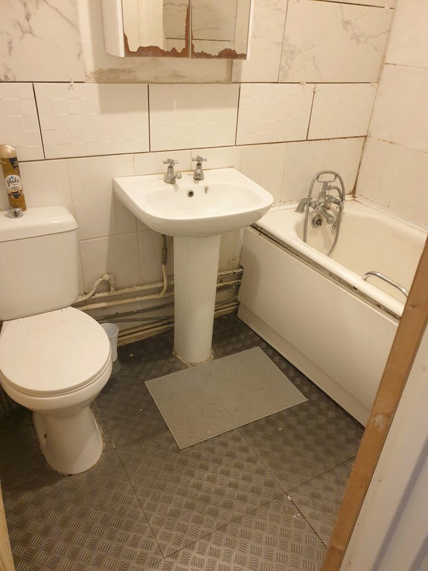 Room Peace Street in Greater London