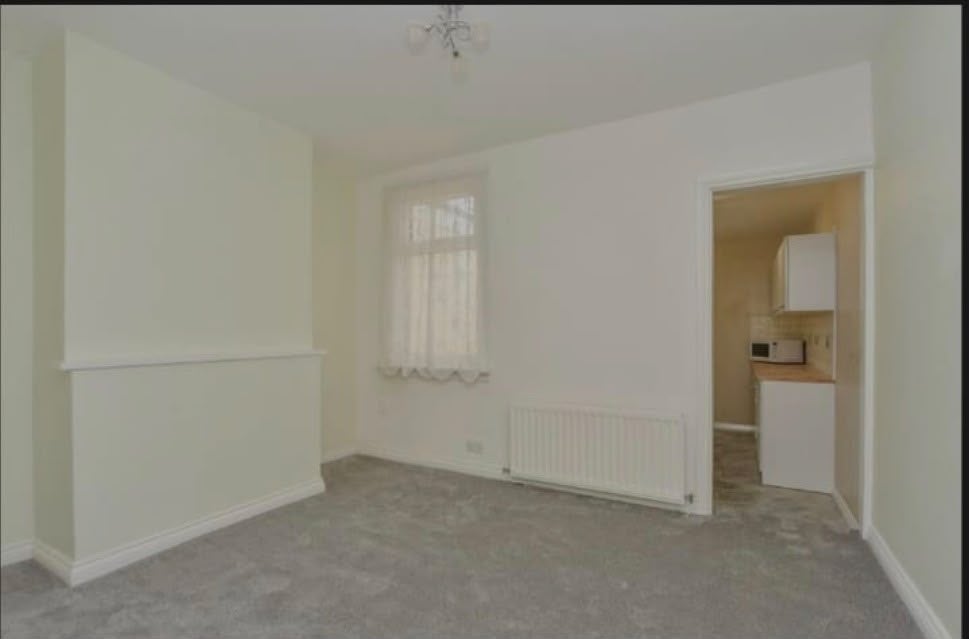 Flat Adelaide Road in Gillingham